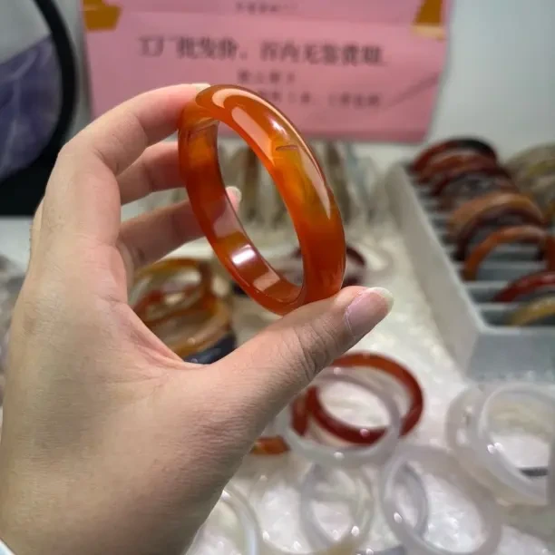 天然玛瑙手镯锦鲤色55.9圈口（请以直播间实物为准）
