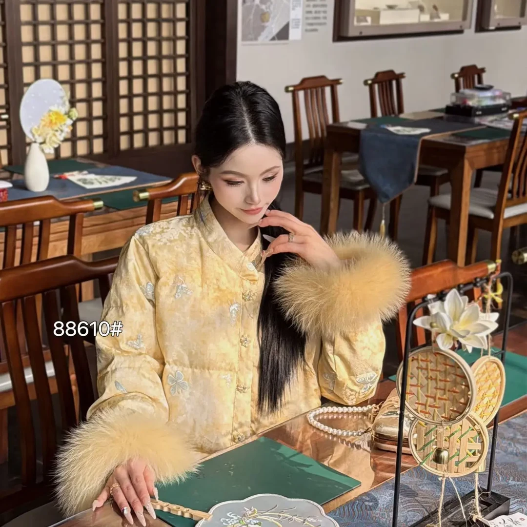 越越女装8610大狐狸毛绒子含量短款外套冬单排扣刺绣厚款百搭保暖