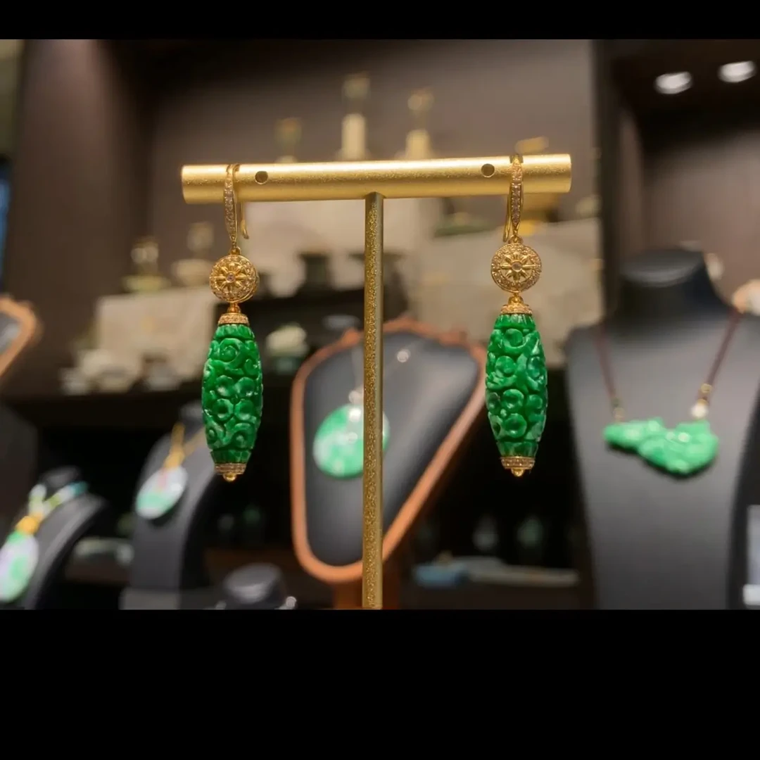 缅甸翡翠如意纹耳环
