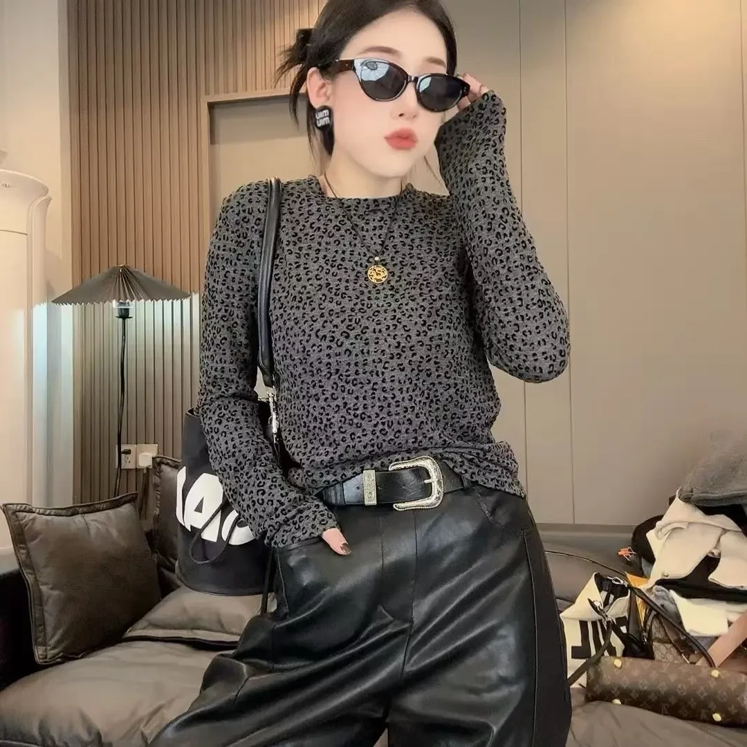 常规款女修身型长袖圆领T恤高腰显瘦秋季新款洋气豹纹休闲打底衫