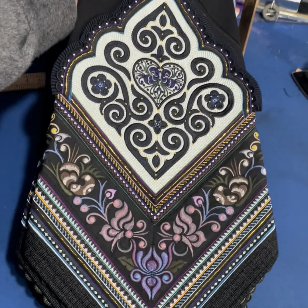 元阳彝族特色少数民族尾巴服装独特设计民族风新款