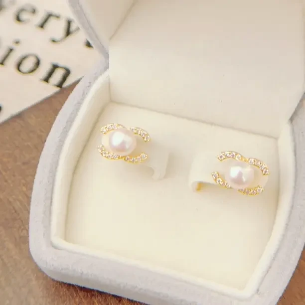 纯铜贝壳耳饰 白色气质百搭精致小香风轻奢女款耳钉耳环简约