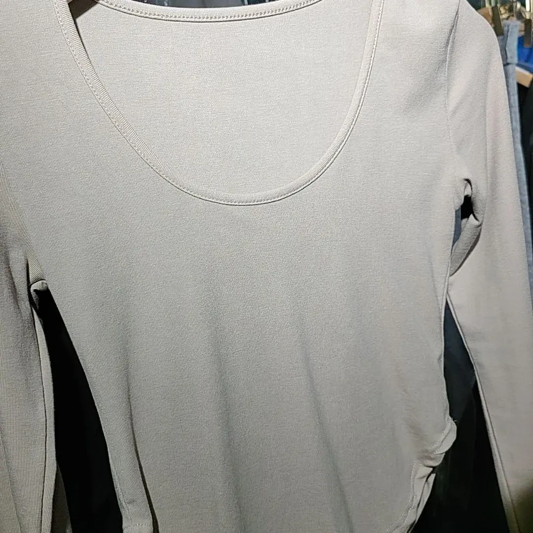 弧形常规款秋冬短款螺纹纯色打底衫