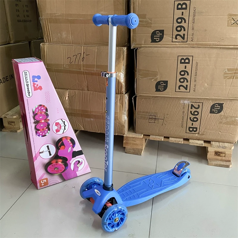 外贸款！儿童滑板车车轮闪光高度可调节