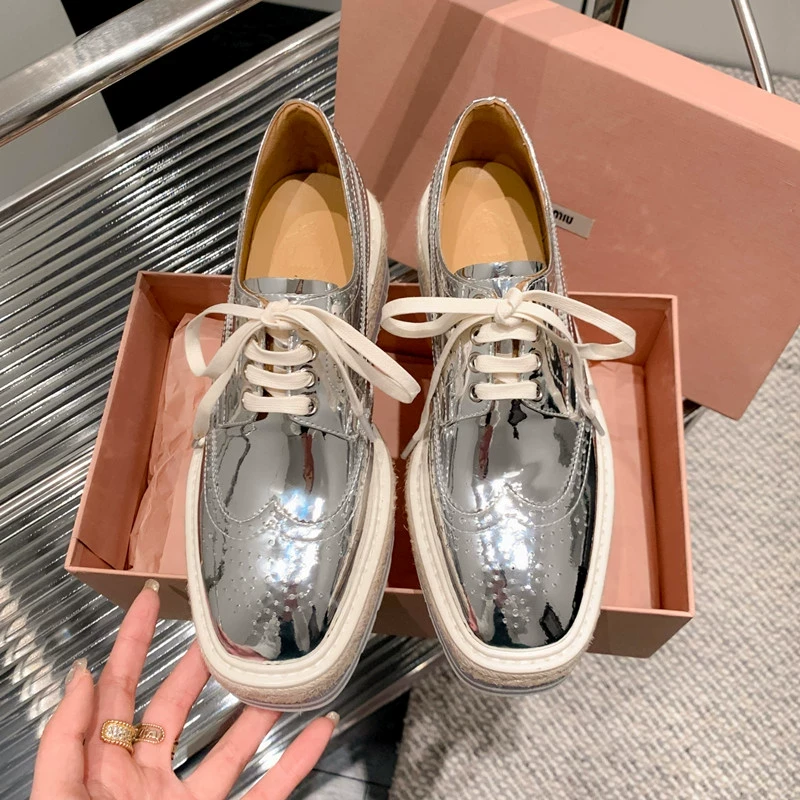 舒适时尚春新款厚底系带雕花乐福鞋女休闲坡跟松糕底银色百搭单鞋