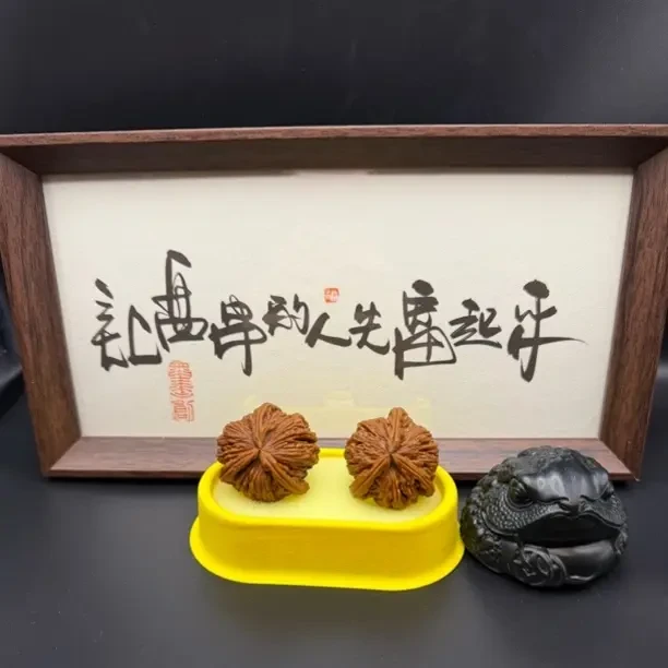 精品四座楼三棱文玩核桃