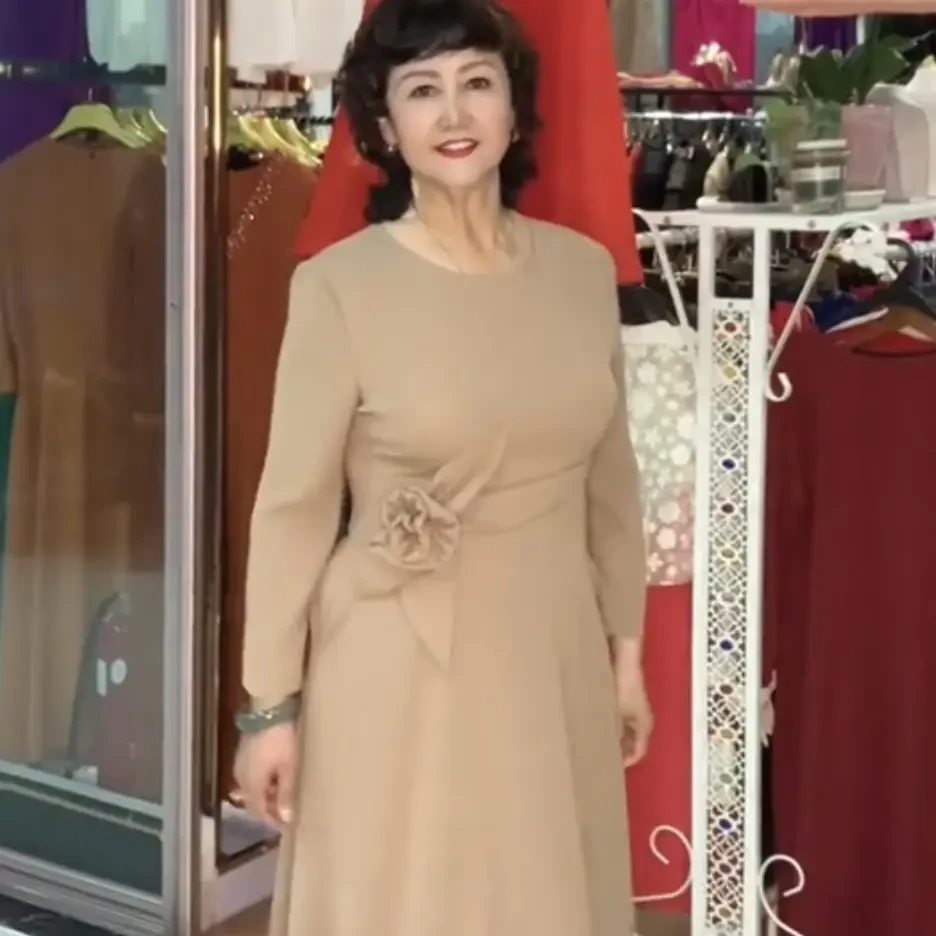 秋冬新款时尚百搭长袖黑色长款打底连衣裙