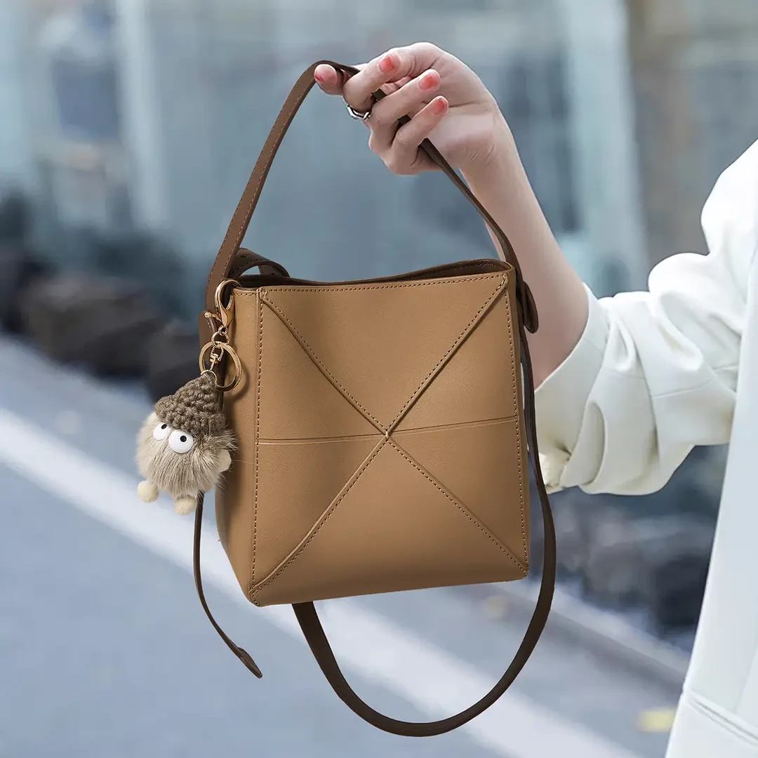 【FOXER】牛皮菱格拼接单肩包通勤百搭斜挎包时尚水桶包女包