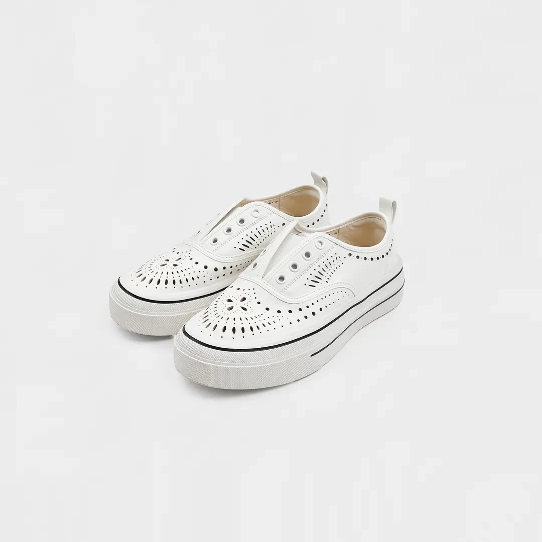 我是摩羯雕花镂空小白鞋层牛皮羊皮橡胶大底一蹬鞋子