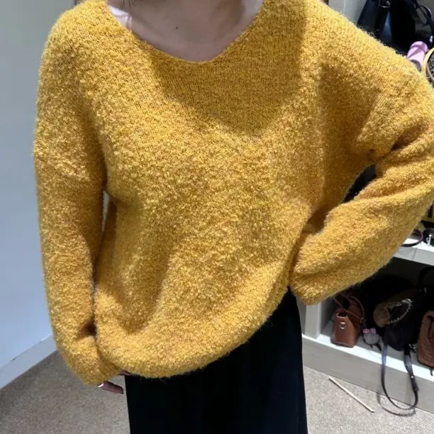 马卡龙色系圈圈毛V领针织毛衣女秋季软糯显瘦气质毛衣