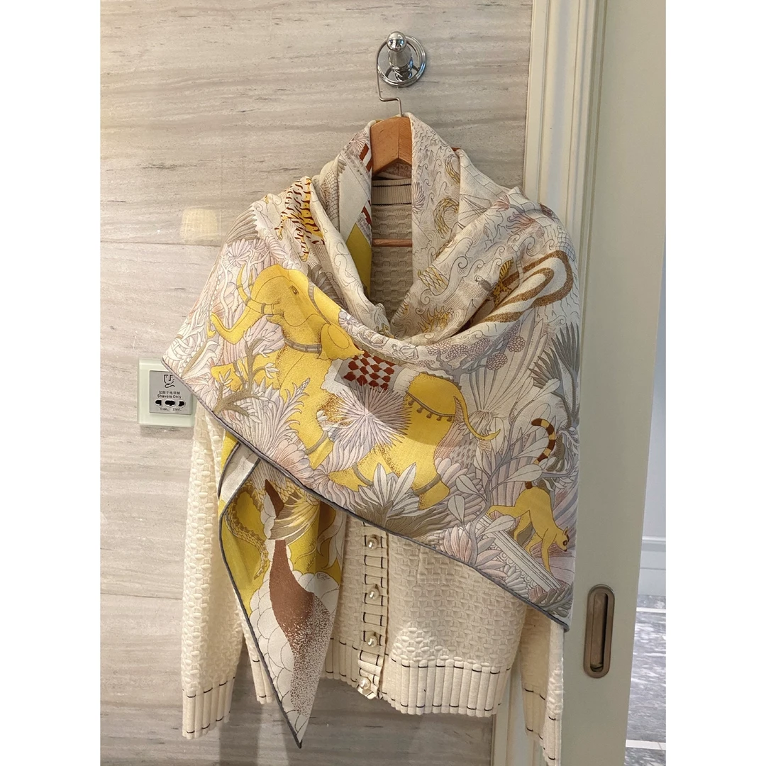 NINASOLOR动物城市推荐篙级温柔黄配棕调丝大方巾保暖围巾披肩