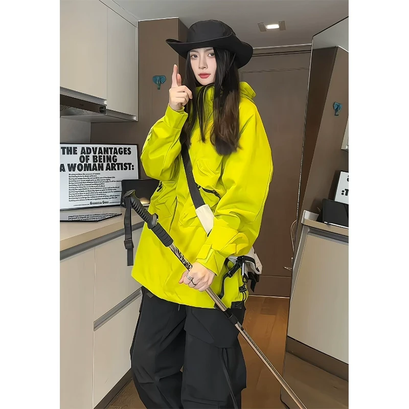 荧光绿软壳冲锋衣夹克2025春秋季美式机能防水登山服痞帅连帽外套