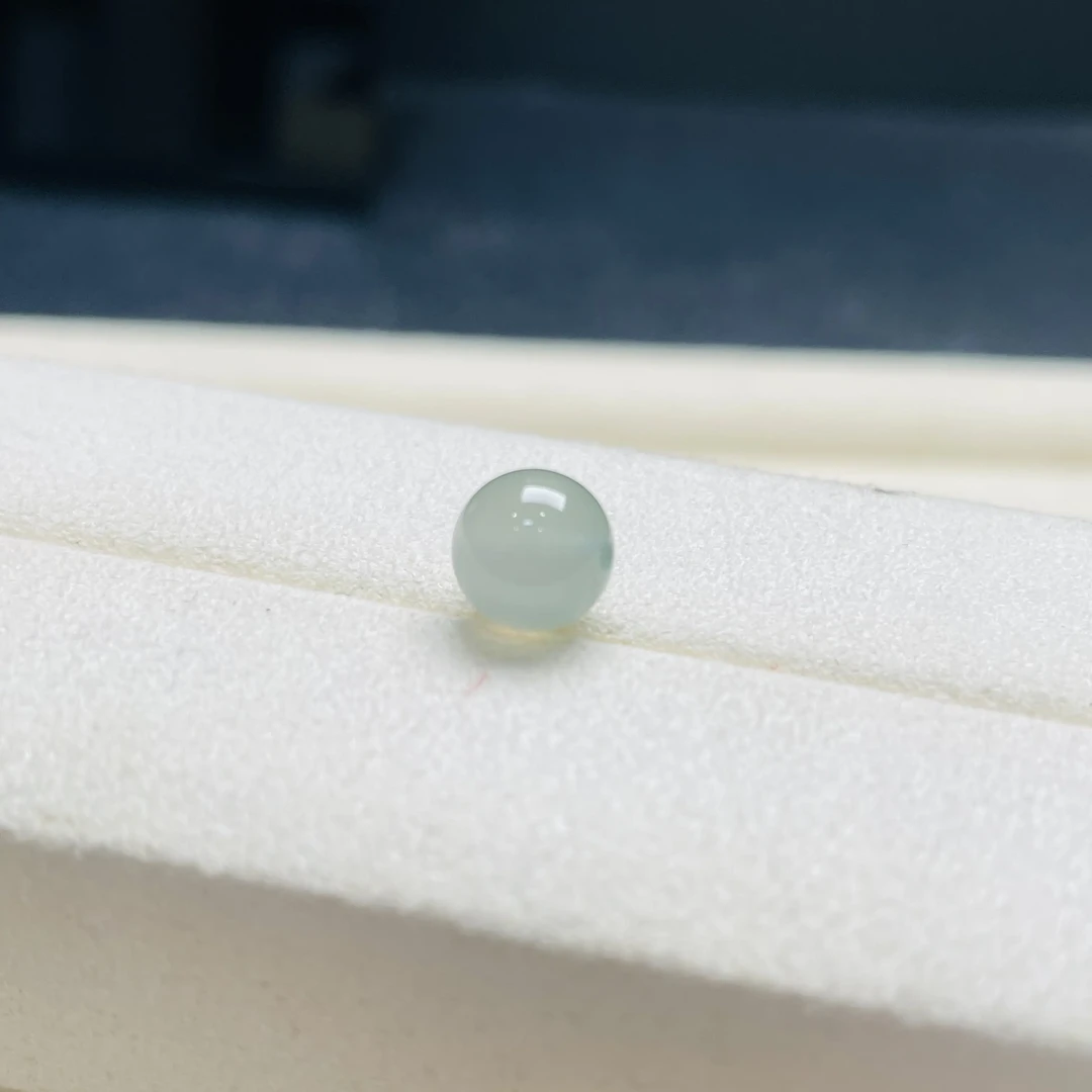 名翠缘翡翠 放漏价淡色小圆珠