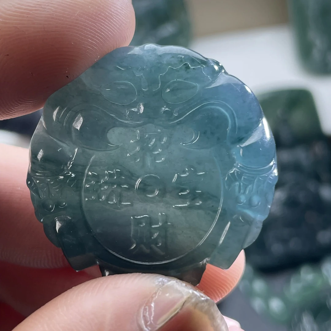 天然翡翠A货招财进宝蟹钳尺寸：约34-7mm