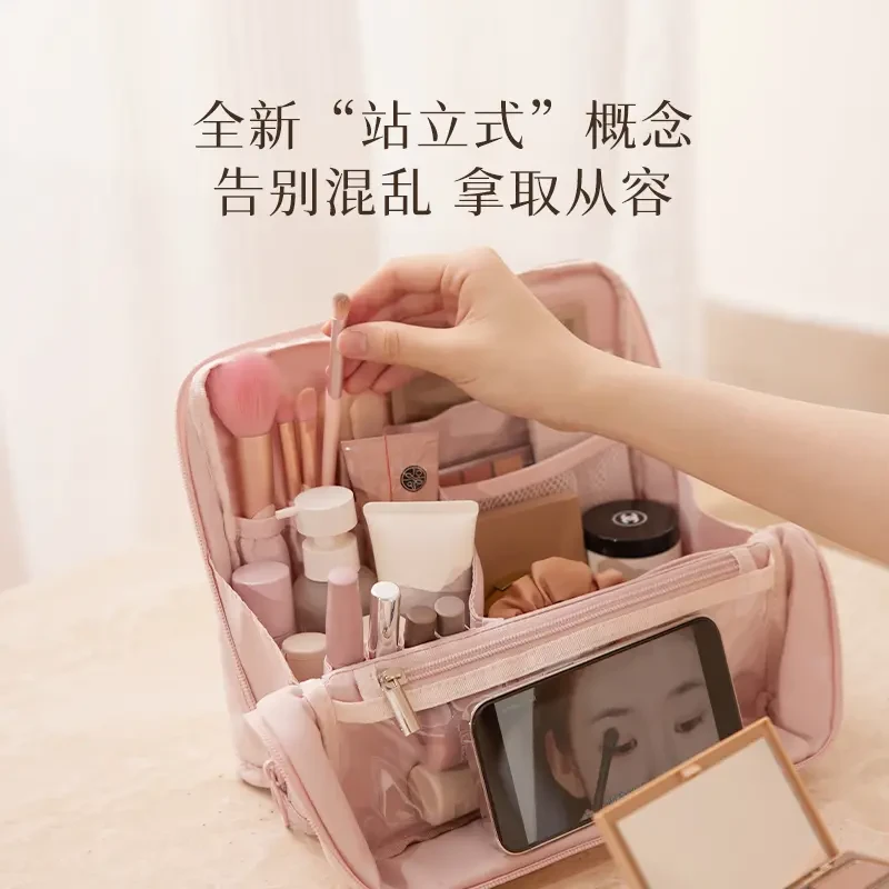 2025新款化妆包站立式女便携外出大容量高级感多功能刷旅行收纳包