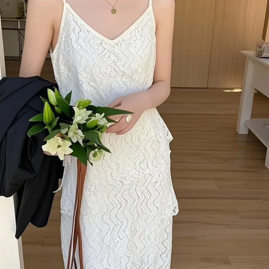 优雅时尚连衣裙与长款风衣多场合适用