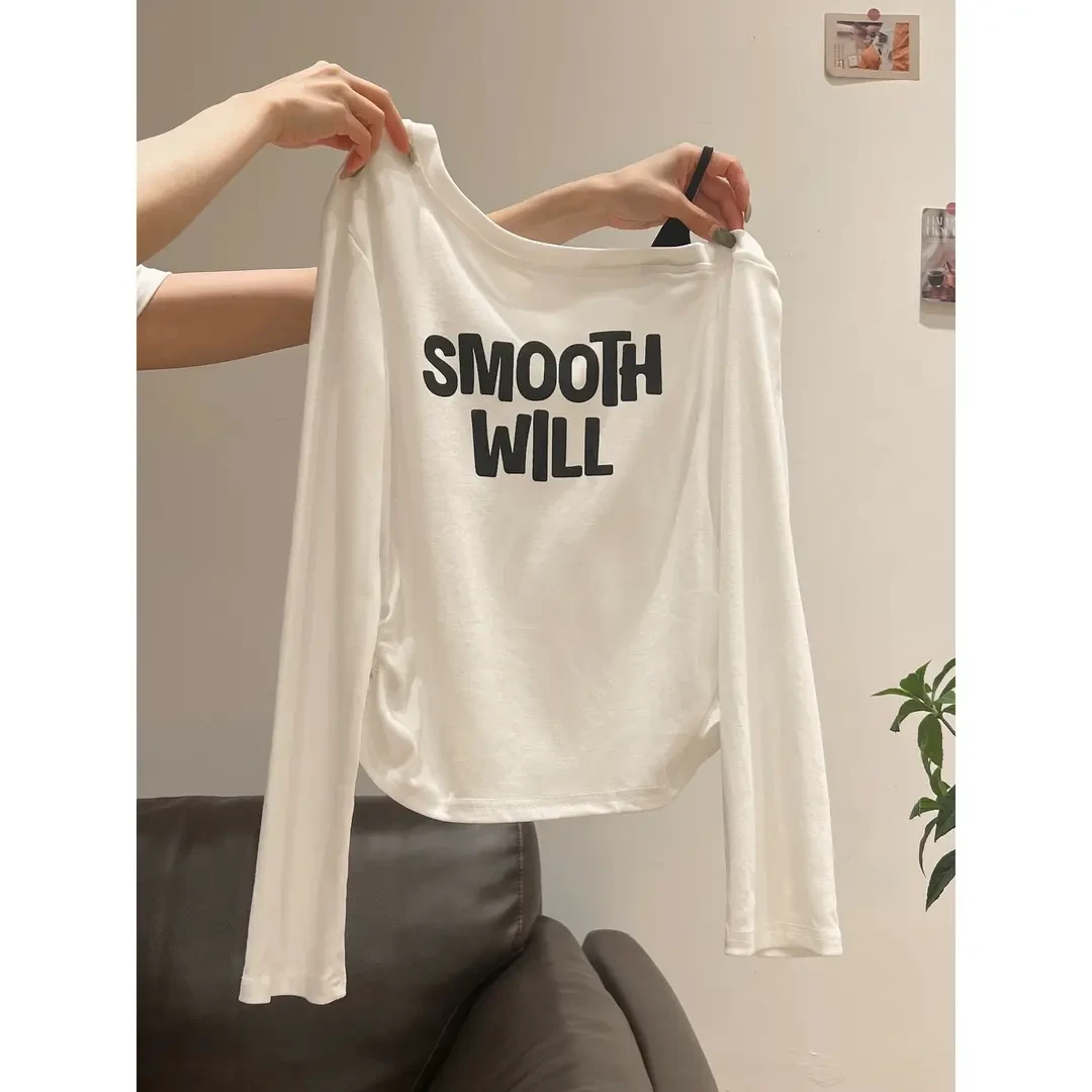 早秋美式斜肩露肩字母印花长袖t恤2025秋季褶皱修身肩带女上衣