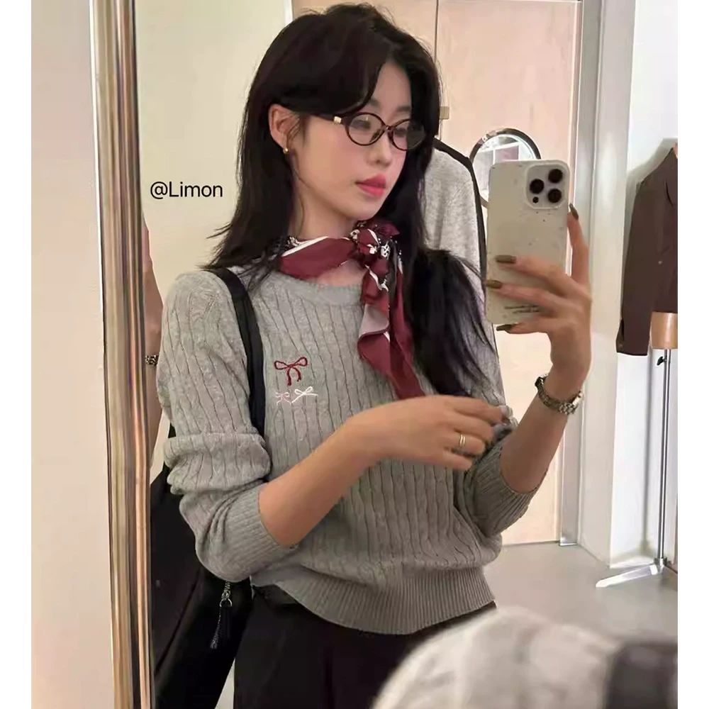 6220--完--蝴蝶结刺绣休闲显瘦针织衫女小众麻花毛衣丝巾两件套装