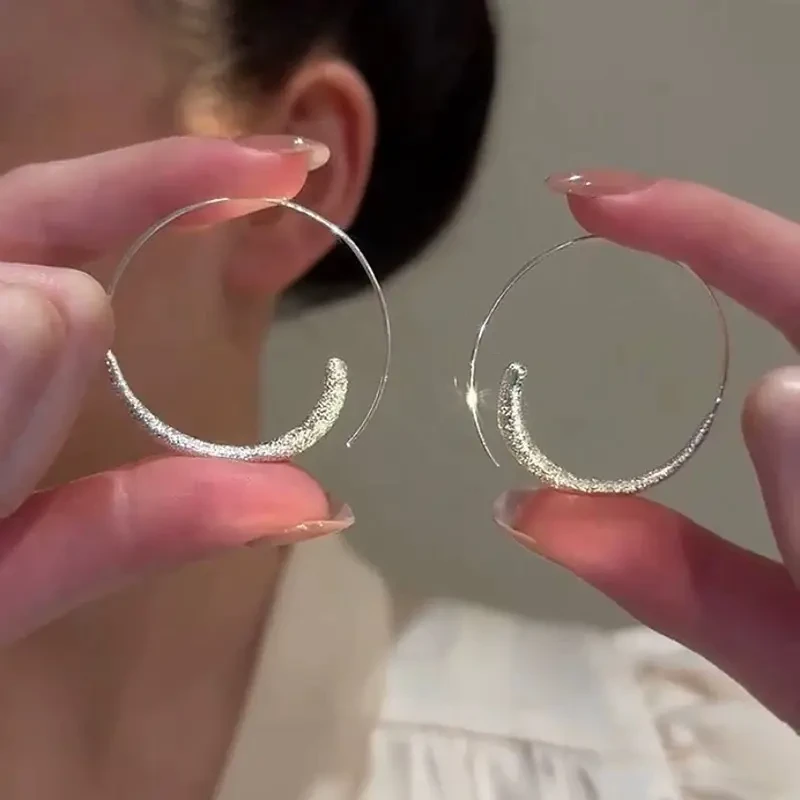 铜合金耳饰 新款磨砂圆圈耳环时尚气质高级感冷淡风百搭耳圈