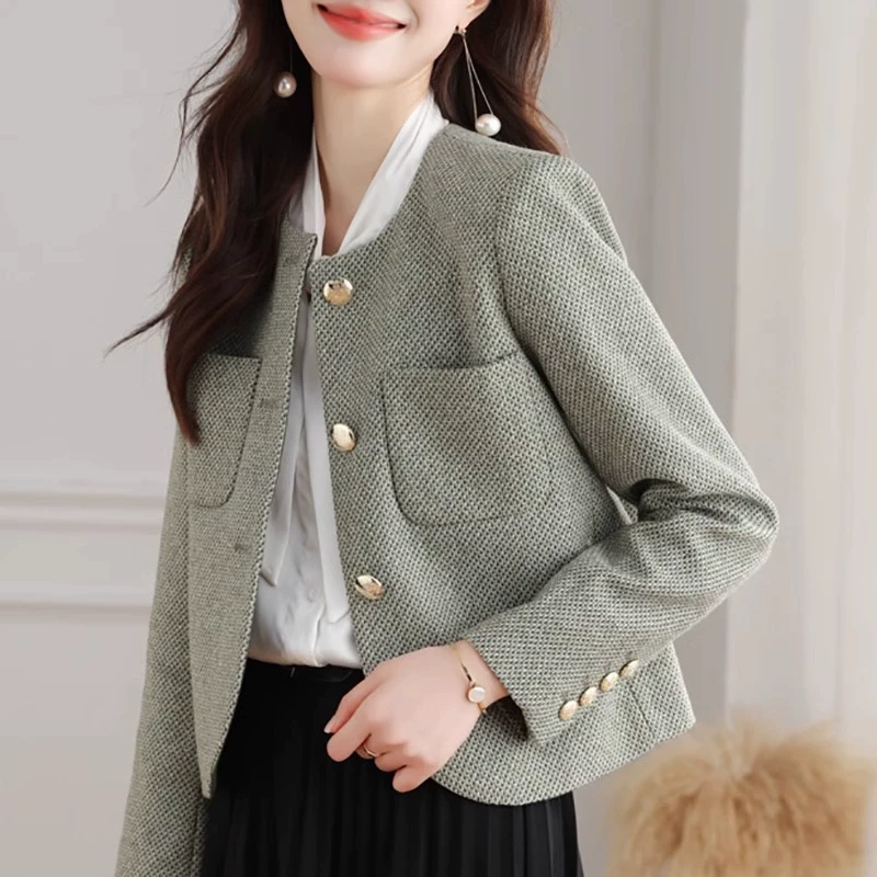 小香风粗花呢短外套女春秋2025新款设计感金属扣宽松气质毛呢上衣