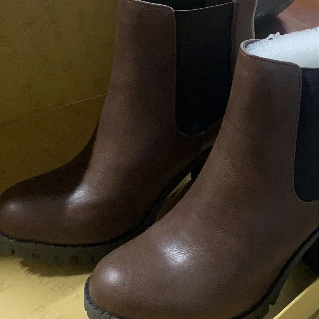 09号时尚复古通勤舒适女款尖头粗跟短靴