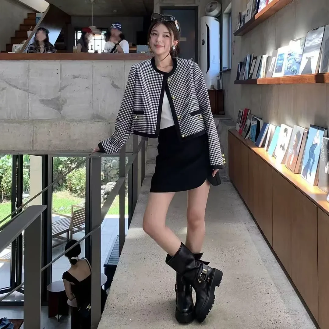 女千鸟格条纹黑白短外套厚款上衣长袖秋季黑色通勤单排扣针织