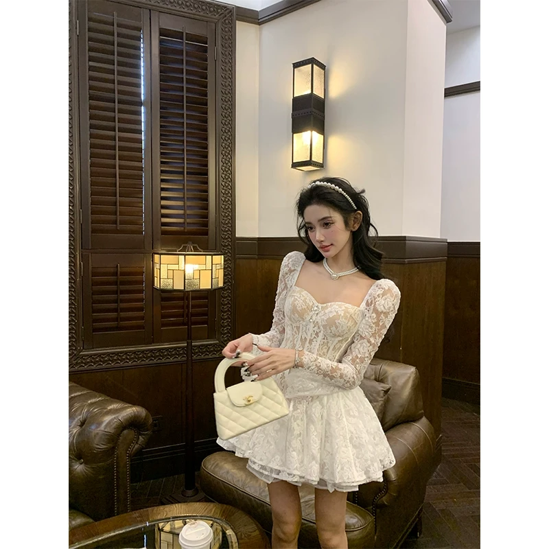 白色法式蕾丝方领连衣裙女气质长袖小礼服小众设计感