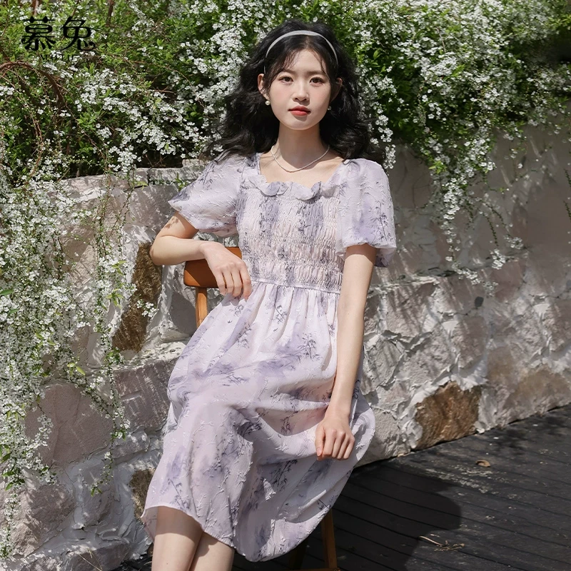 慕兔法式方领泡泡袖连衣裙女2024夏季新款高级感收腰显瘦碎花裙子