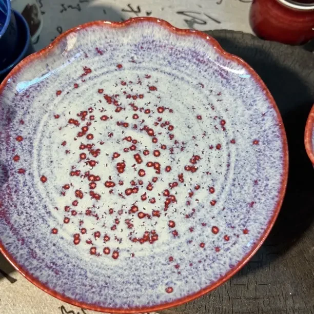 青花火石红工艺牡丹图案壶承