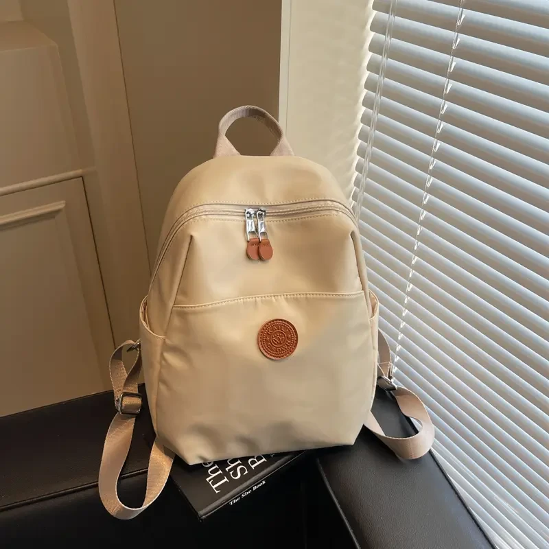 春季新款轻便透气防水背包时尚双肩包包大容量防水百搭女士包包潮