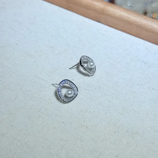 合金合成锆石仿珍珠耳饰 女正品耳钉耳饰百搭甜美风