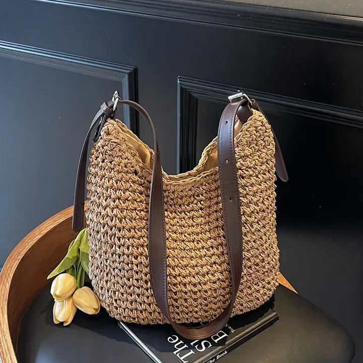 2025新款早休闲度假风草编水桶包时尚百搭大容量单肩沙滩包包女