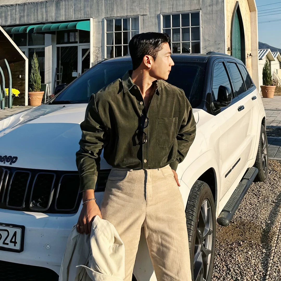 绿色灯芯绒翻领长袖衬衫男美式设计感高级复古港风薄款休闲衬衣潮