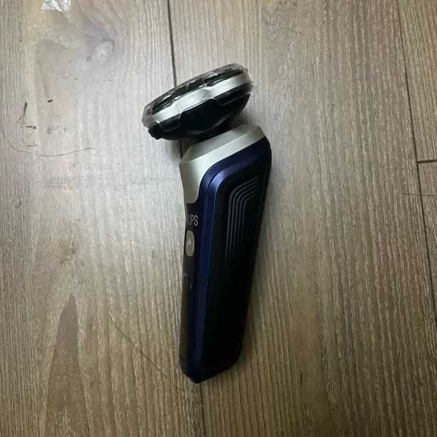 2⃣️电动剃须刀2小时以下理发器电推剃光头全身水洗有