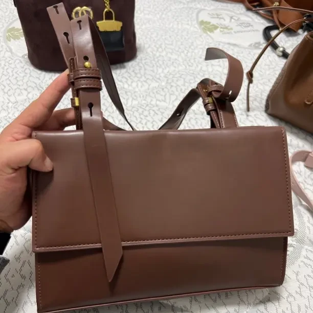 耐磨单根车缝线拉链婚包斜挎包潮流咖色百搭