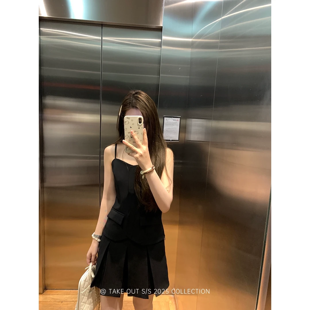 外卖到了【02/06 甜酷黑桃】黑色西装小吊带+百褶短裙套装女春季