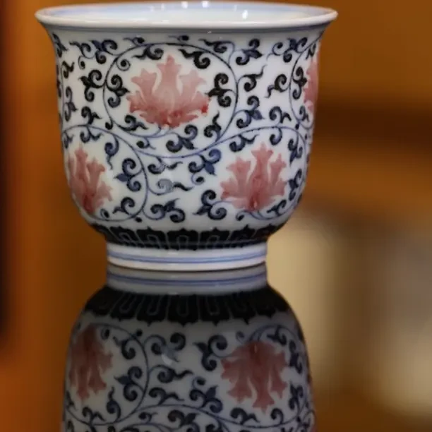 春风祥玉青花缠枝莲纹釉里红金钟杯