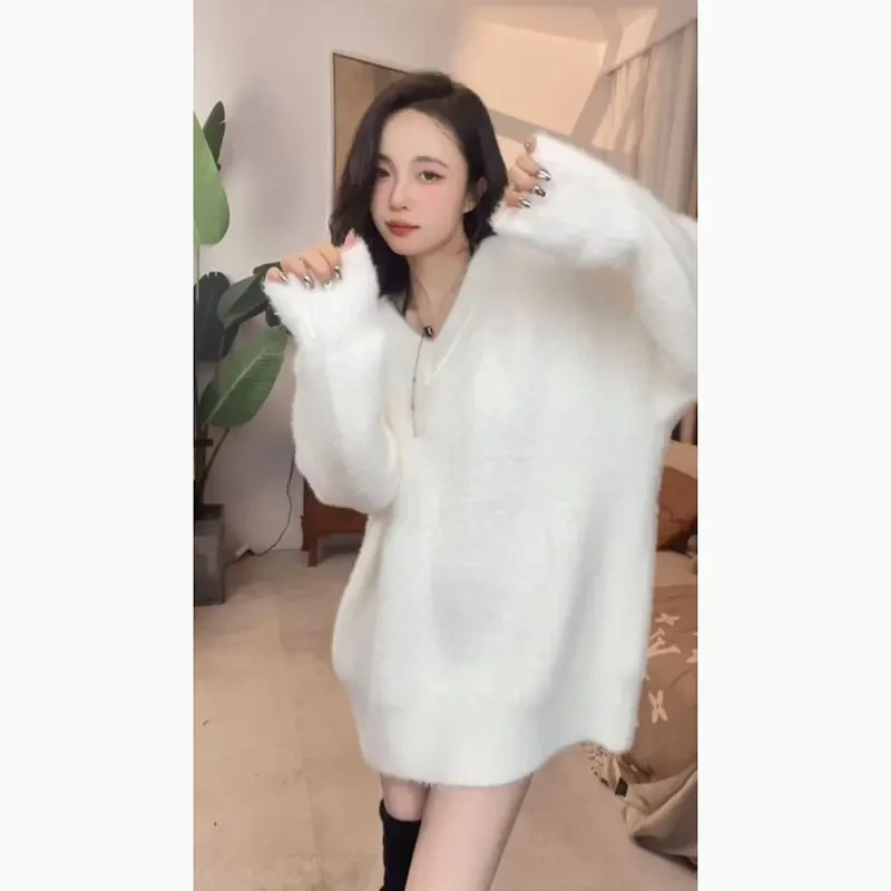 2024慵懒风软糯水貂绒v领套头毛衣女秋冬宽松外穿中长款百搭织衫