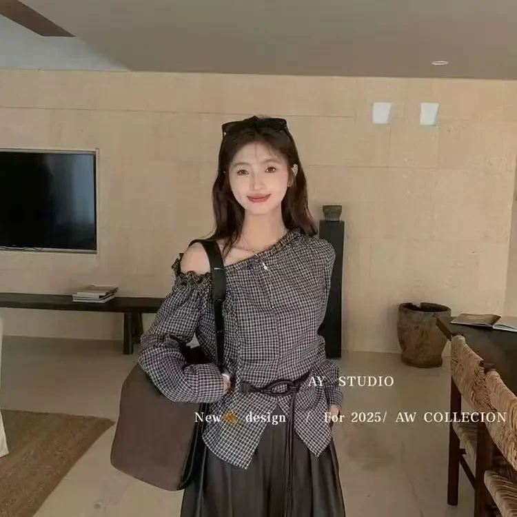 早秋新款设计感斜肩格子长袖衬衫女宽松上衣配腰带