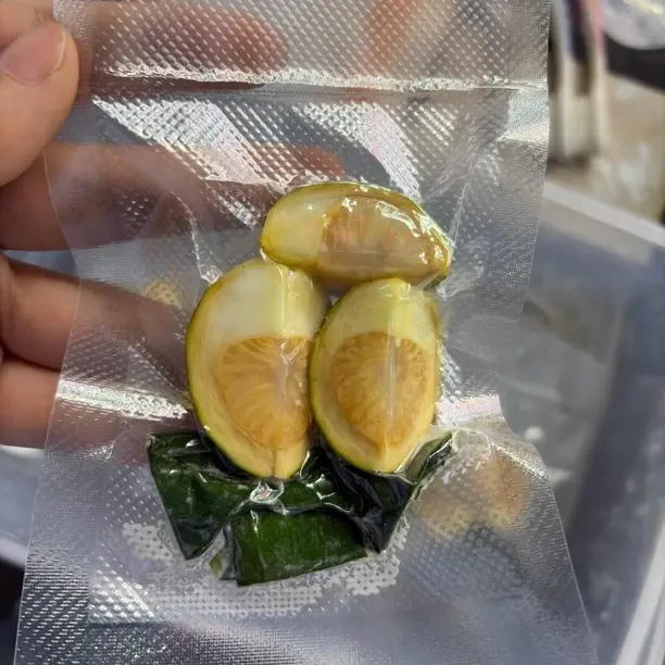 海南新鲜现摘青果独立真空包装配贝壳粉配娄叶冷链运输