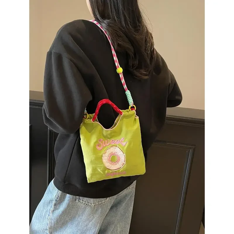 日系ins刺绣甜甜圈尼龙包包2025新款时尚迷你通勤包单肩斜挎R313
