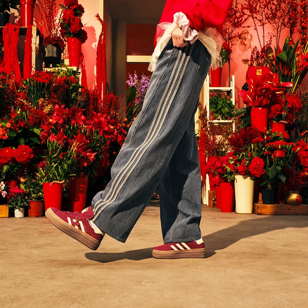 adidas阿迪达斯阔腿牛仔裤弯刀裤女蛇年新年款扭扭裤 JN0726