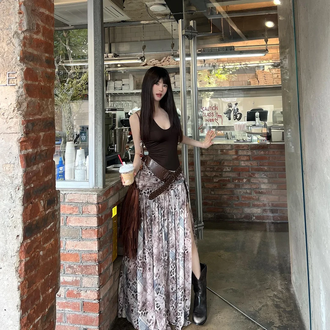Lienni2025夏季新款高腰显瘦辣妹褶皱拼接豹纹挂颈长版洋装女