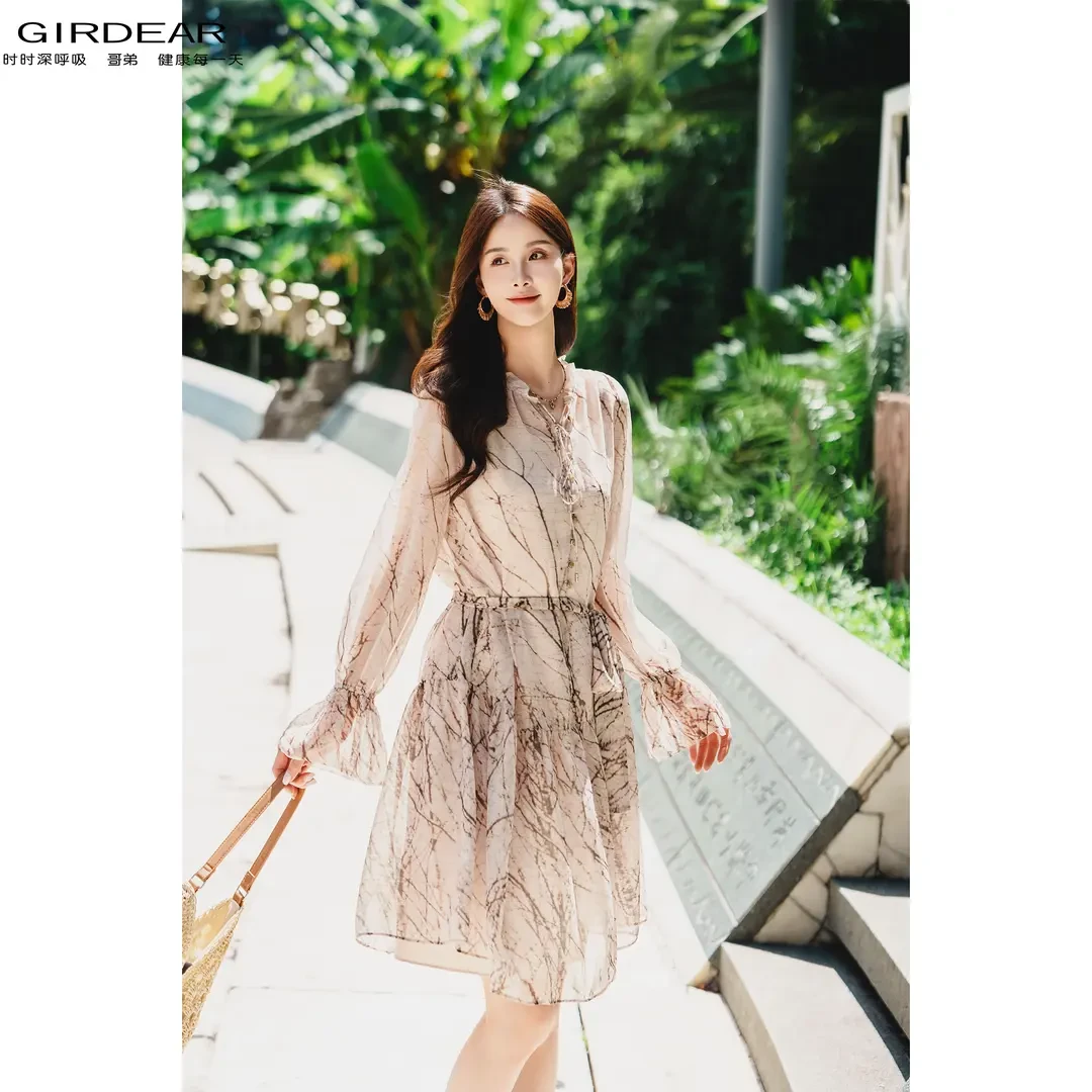 哥弟女装秋季新款法式印花优雅气质时尚长袖连衣裙子附内搭150045