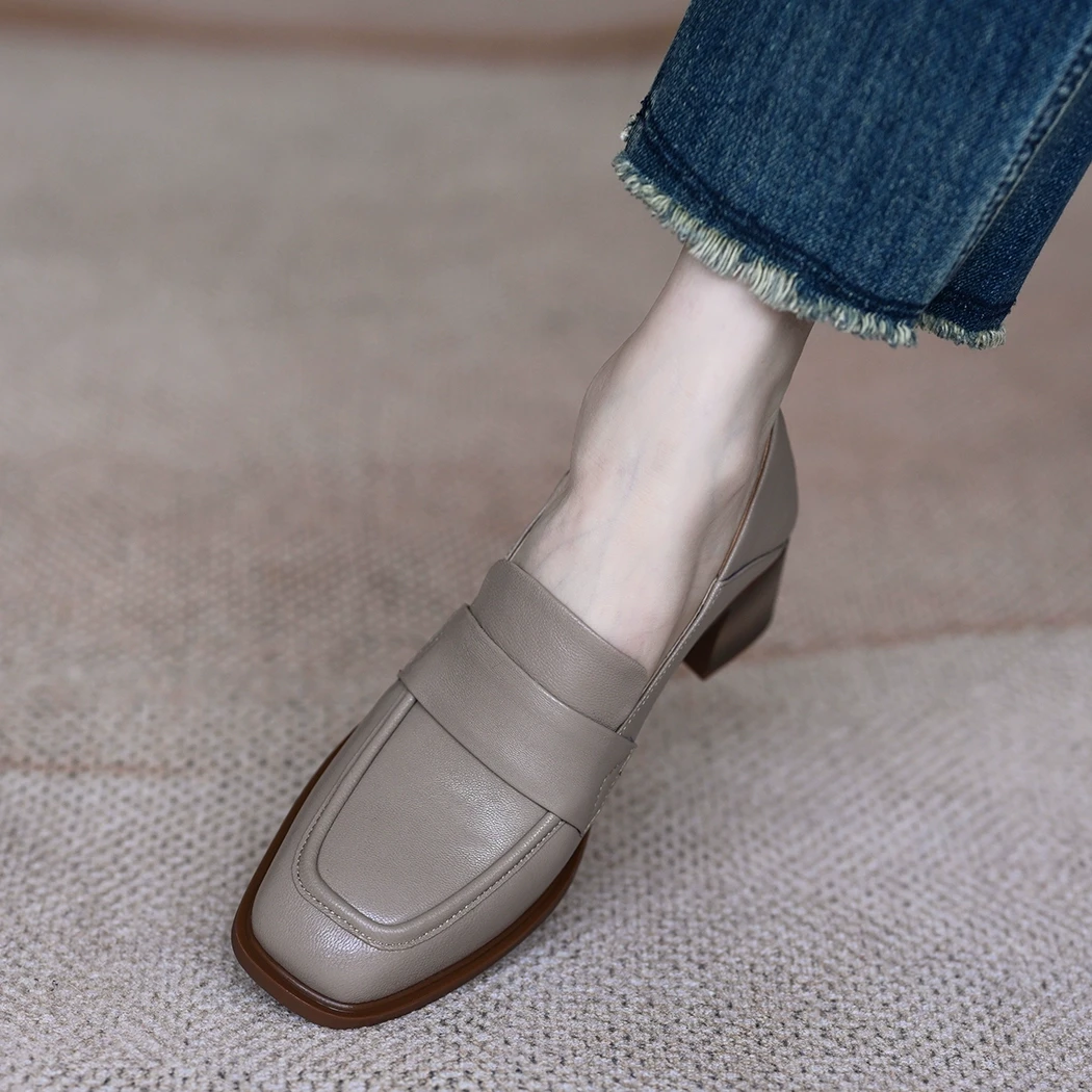 英伦乐福鞋女2025春季新款软羊皮粗跟方头中跟豆沙色单鞋