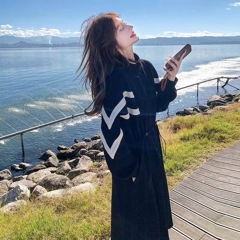 套头秋冬休闲时尚连衣裙拼接宽松小个子洋气显瘦连帽黑色韩版百搭