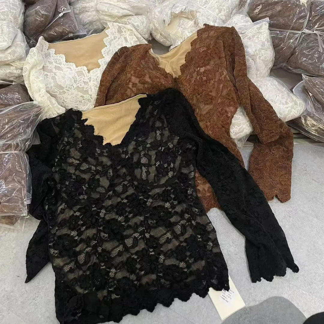 [杨杨家]大码新款V领加绒蕾丝打底衫修身显瘦长袖带胸垫