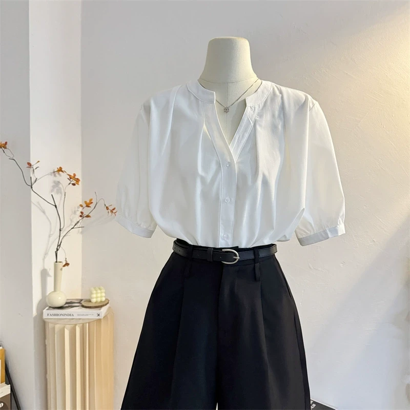 法式V领白色短袖衬衫女2025夏季设计感宽松休闲通勤衬衣气质上衣