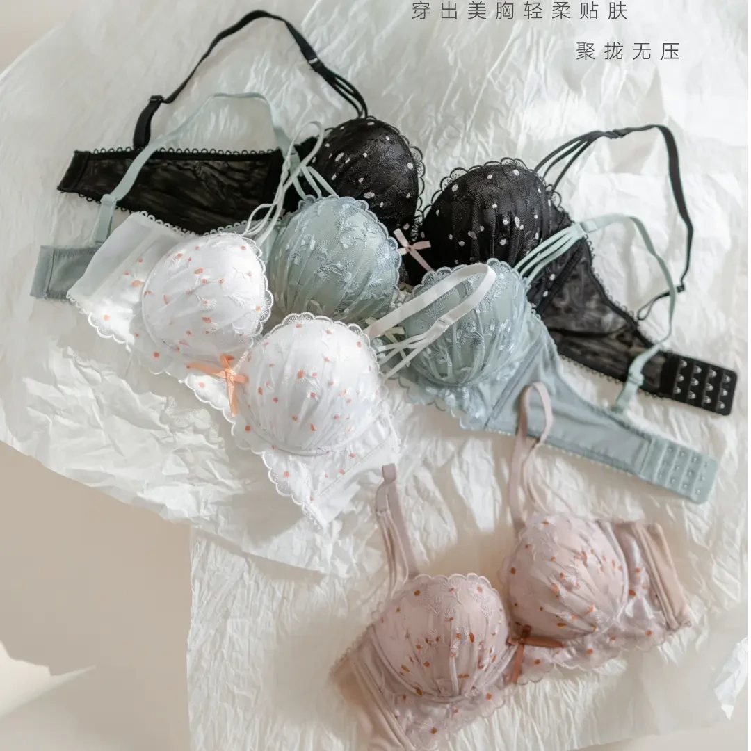 聚拢狐狸小胸聚拢显大圆圆杯性感美背蕾丝内衣甜美少女无钢圈文胸
