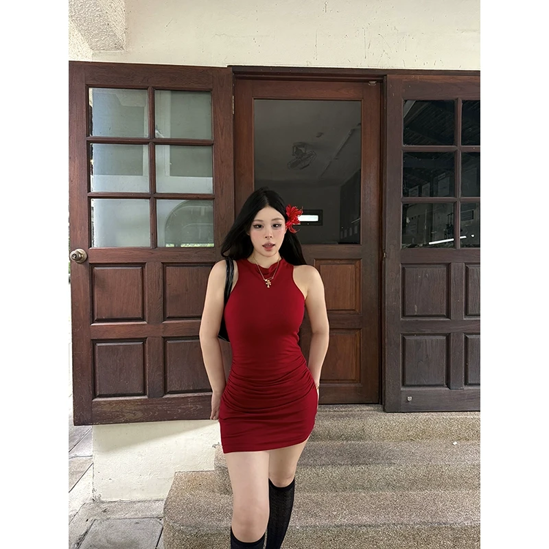 黑泽玄七“冰摇红媚子"夏季显瘦收腰包臀约会高弹莱赛尔天丝连衣裙